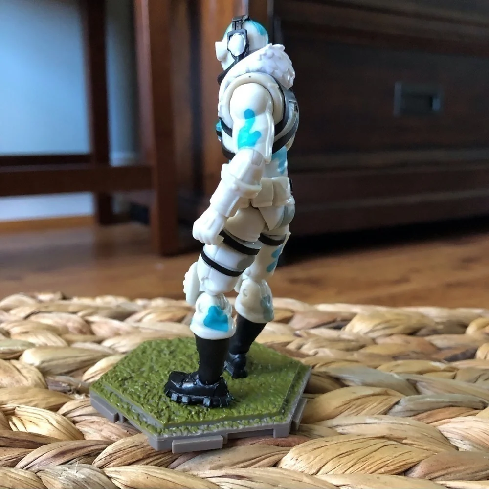 Fortnite snowsuit figure